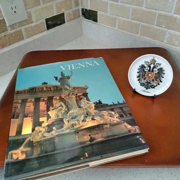 BOOK AND PORCELAIN SMALL PLATE OF VIENNA AUSTRIA - Picture 2 of 8